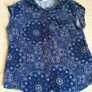 Cap sleeve buttoned blouse